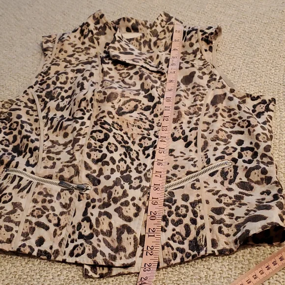 Chicos Leopard Linen Vest - Picture 11 of 13